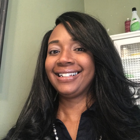 Meet your Posher, Adrienne - Picture 2 of 2